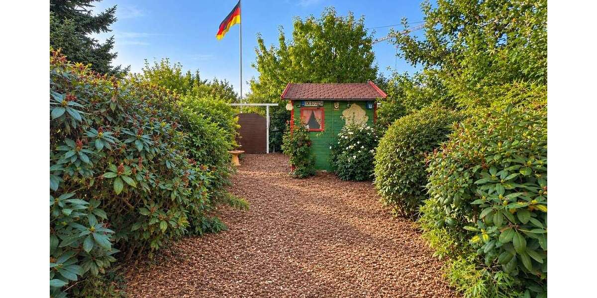 Garten mit Gartenhaus